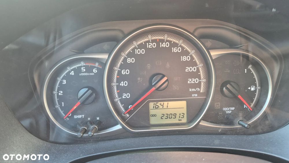 Toyota Yaris 1.4 D-4D Active - 13