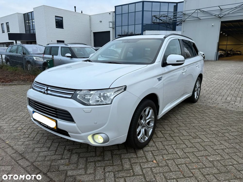 Mitsubishi Outlander - 1
