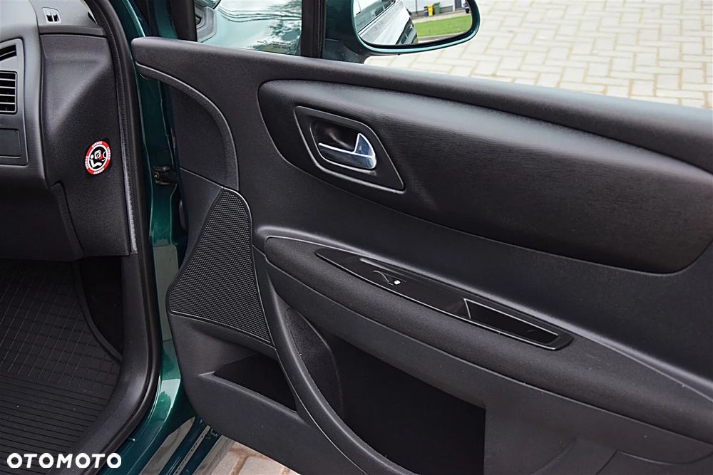 Citroën C4 1.4 16V Advance - 31