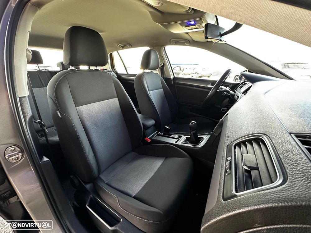 VW Golf 1.6 TDI Confortline - 4