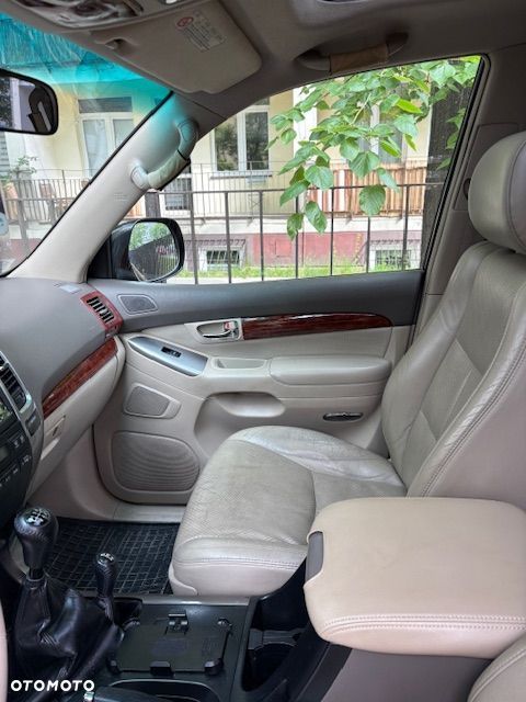 Toyota Land Cruiser - 4
