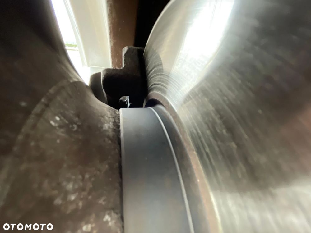 Toyota Prius (Hybrid) Sol - 32