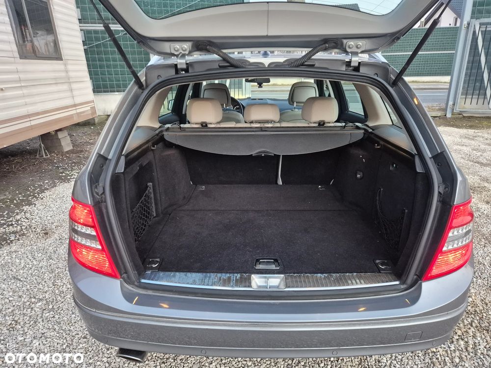 Mercedes-Benz Klasa C 220 CDI DPF BlueEFFICIENCY Avantgarde Edition - 16