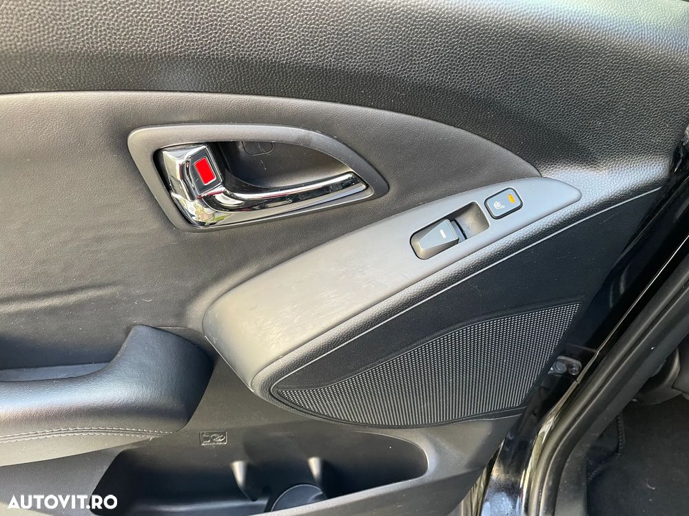 Hyundai ix35 1.7 CRDI 2WD blue Finale Gold - 16