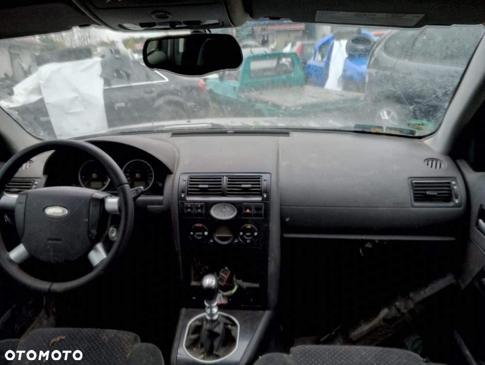 Ford Mondeo Mk.3 (00-03r.) 1.8B 125KM. Silnik CHBA, CHBB Skrzynia MTX 75 lakier Stardust Silver (metalic) . Cały na części GWARANCJA !!!  Przód Tył Zestaw Komplet Drzwi Klapa Zderzak Błotnik Maska Grill Atrapa Szyba Pas Lampa Lusterko Boczki Fotel Kanapa Kokpit Deska Rozdzielcza Przełącznik Włącznik Sterownik Przewody Wiązka Instalacja Moduł Komputer Czujnik Listwa Pompa Alternator Wtryski Głowica Rozrusznik Kompresor Sprzęgło Dwumas Silnik Skrzynia ABS Klimatyzacji Paliwa Wspomagania Kolektor Turbina Przepustnica Zawór Chłodnica Koło Hak Belka Sanki Zawieszenie Mcpherson Półoś Amortyzator Wydech Tłumik Zacisk Most - 35