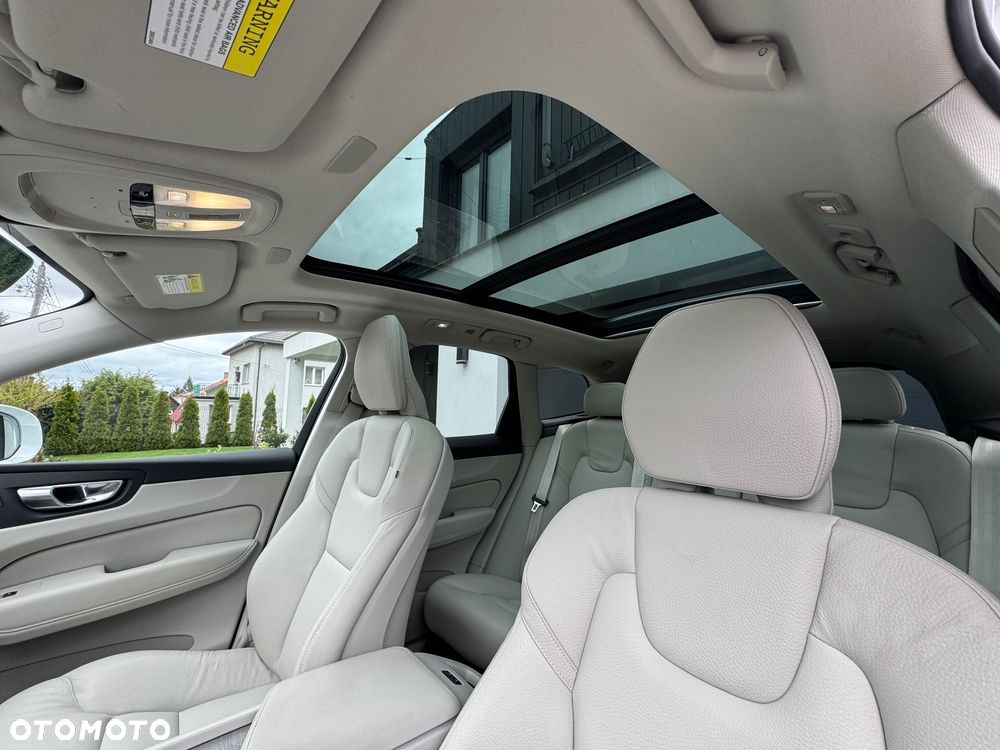 Volvo XC 60 B5 B AWD Plus Bright - 23