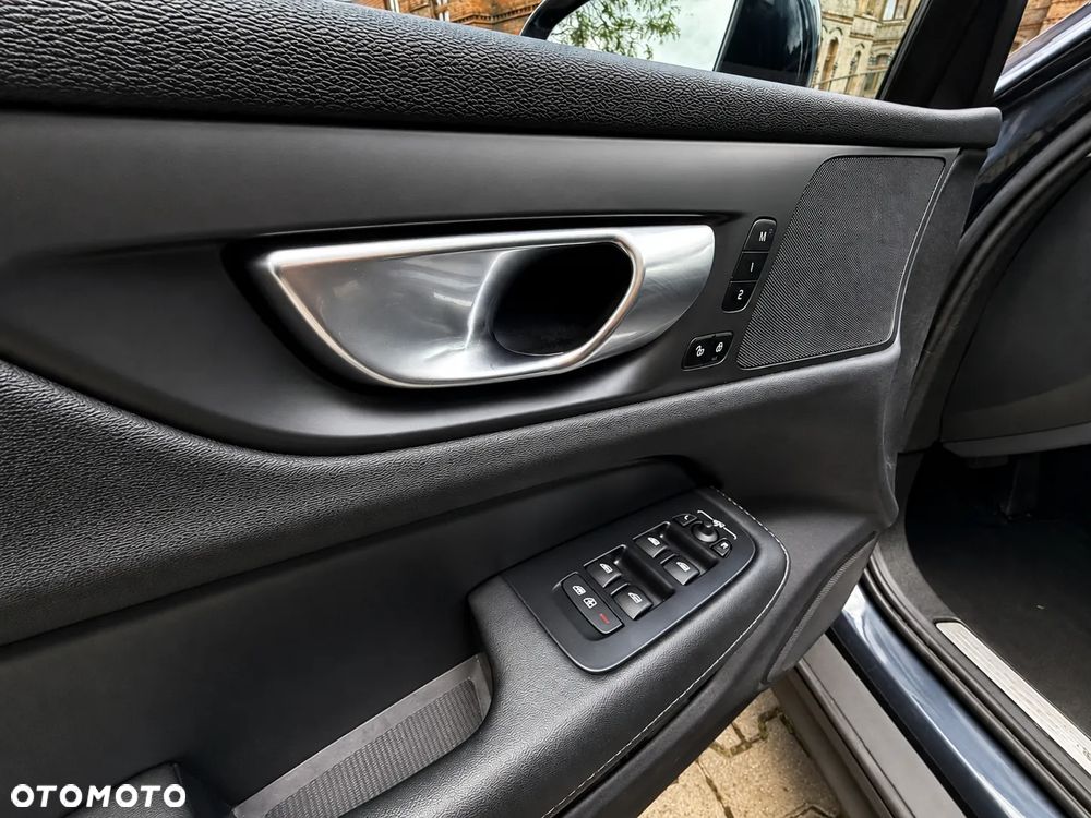 Volvo V60 Cross Country B5 B AWD Plus - 28