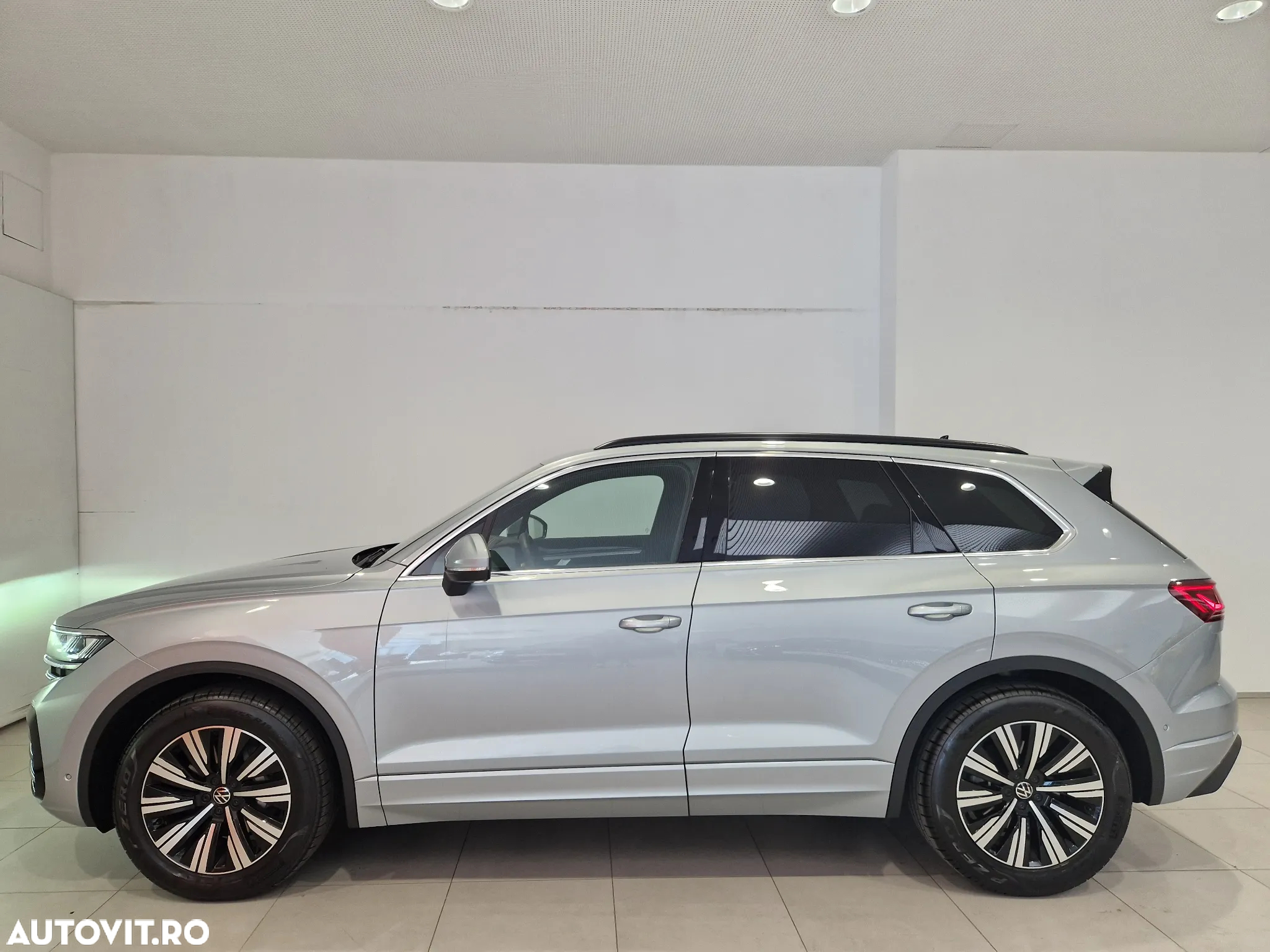 Volkswagen Touareg V6 TDI 4MOTION Elegance - 2