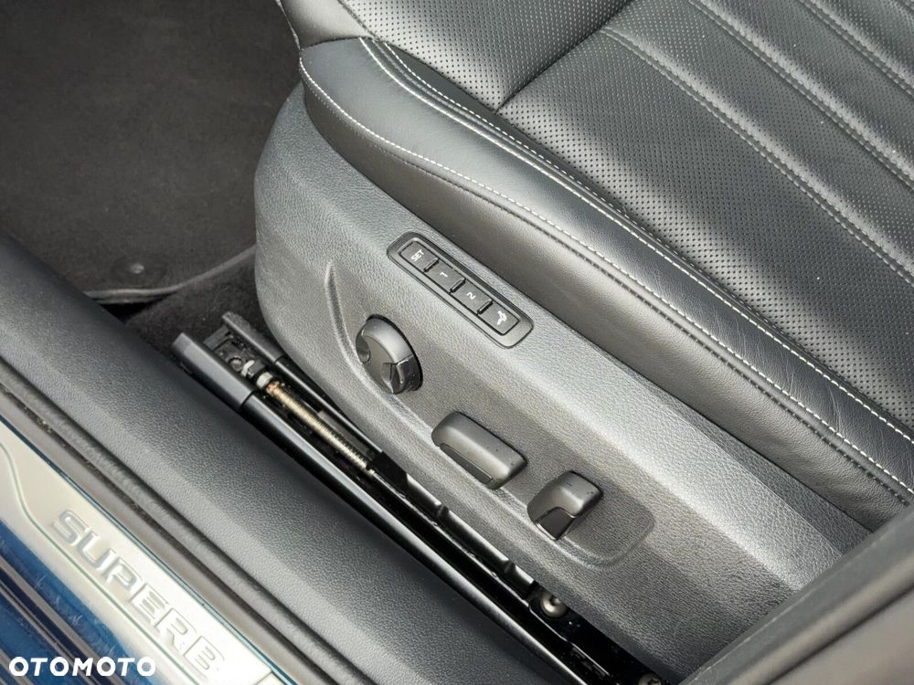 Skoda Superb 2.0 TDI SCR 4x4 Style DSG - 17