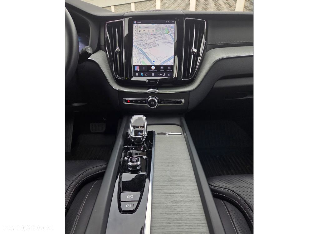 Volvo XC 60 B5 B AWD Ultra Dark - 19