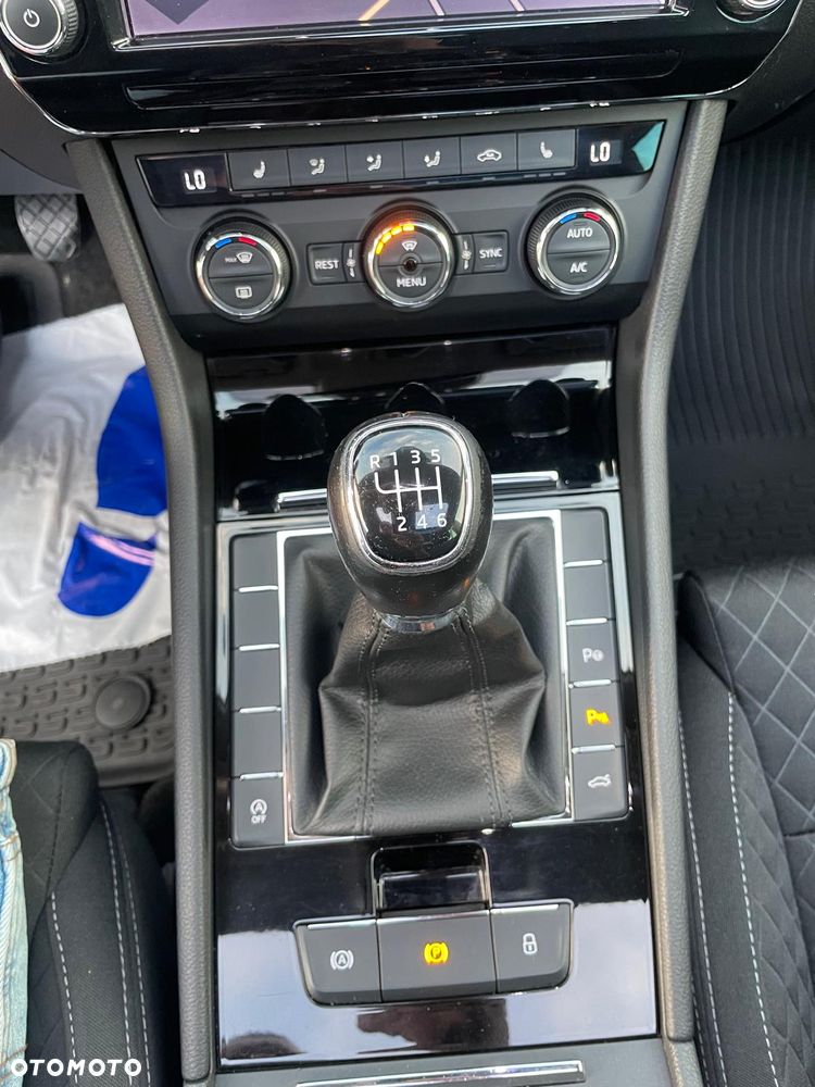 Skoda Superb 2.0 TDI Style - 12