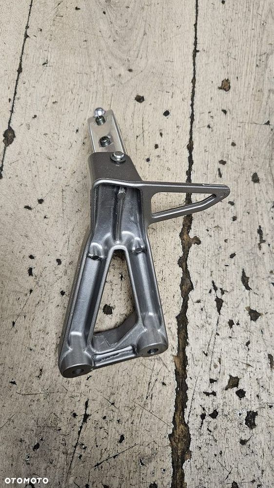 Set podnóżek pasażera Lewy Suzuki Bandit 1200 (96-00)  43700-27E50-000 - 10