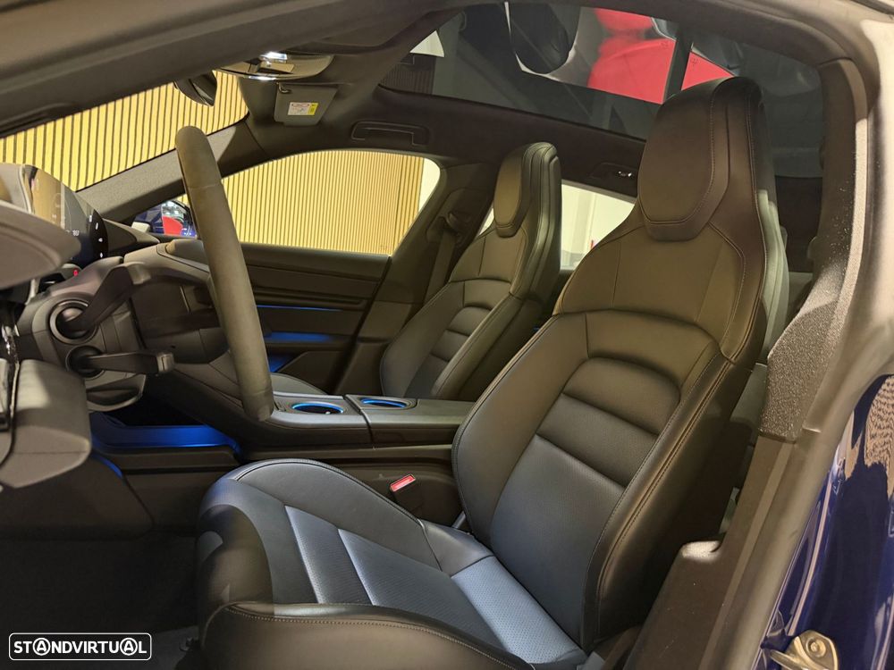 Porsche Taycan Cross Turismo 4 - 6