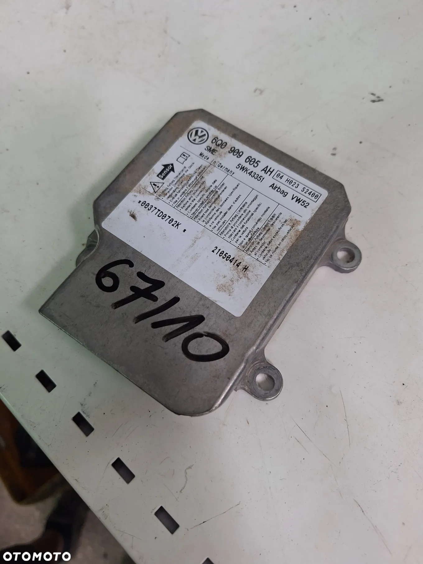 VW caddy  moduł sensor poduszek airbag 6Q0909605AH  (60/3)    (67/10) - 9