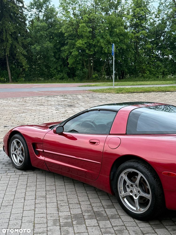 Chevrolet Corvette - 4