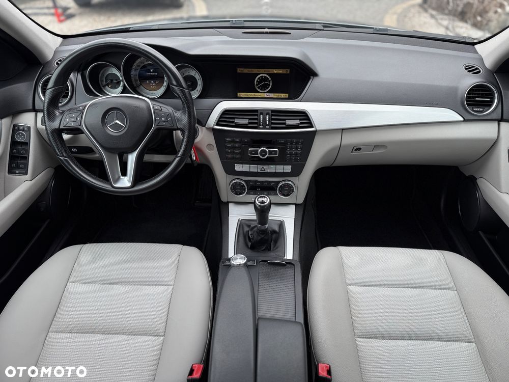 Mercedes-Benz Klasa C 180 CGI BlueEff Avantgarde - 7
