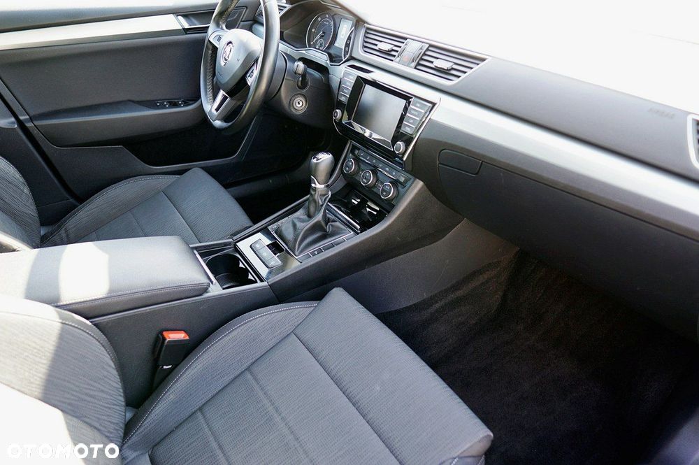 Skoda Superb 1.6 TDI Ambition - 17