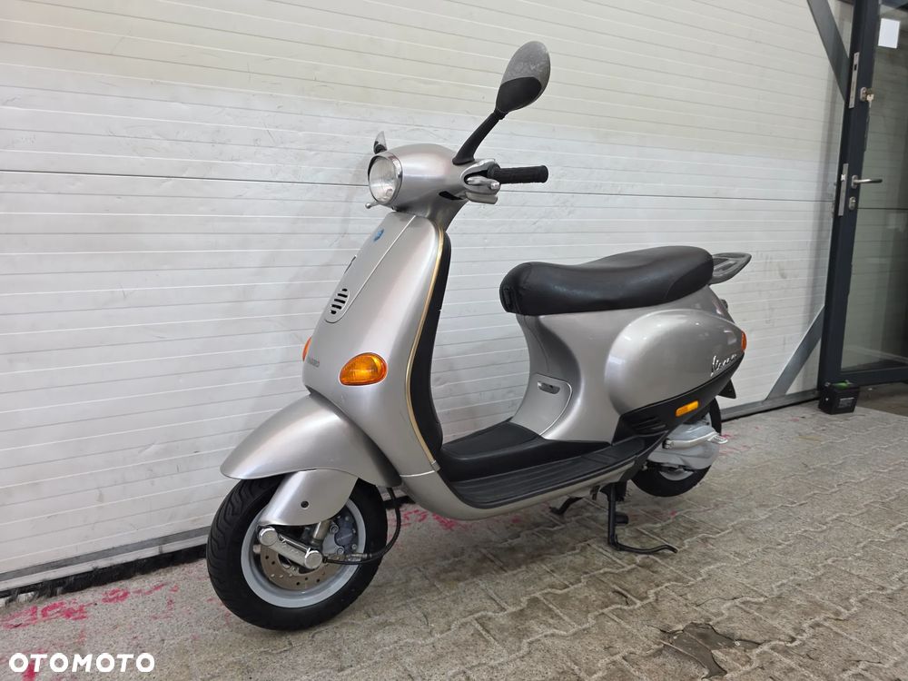 Piaggio Vespa - 2