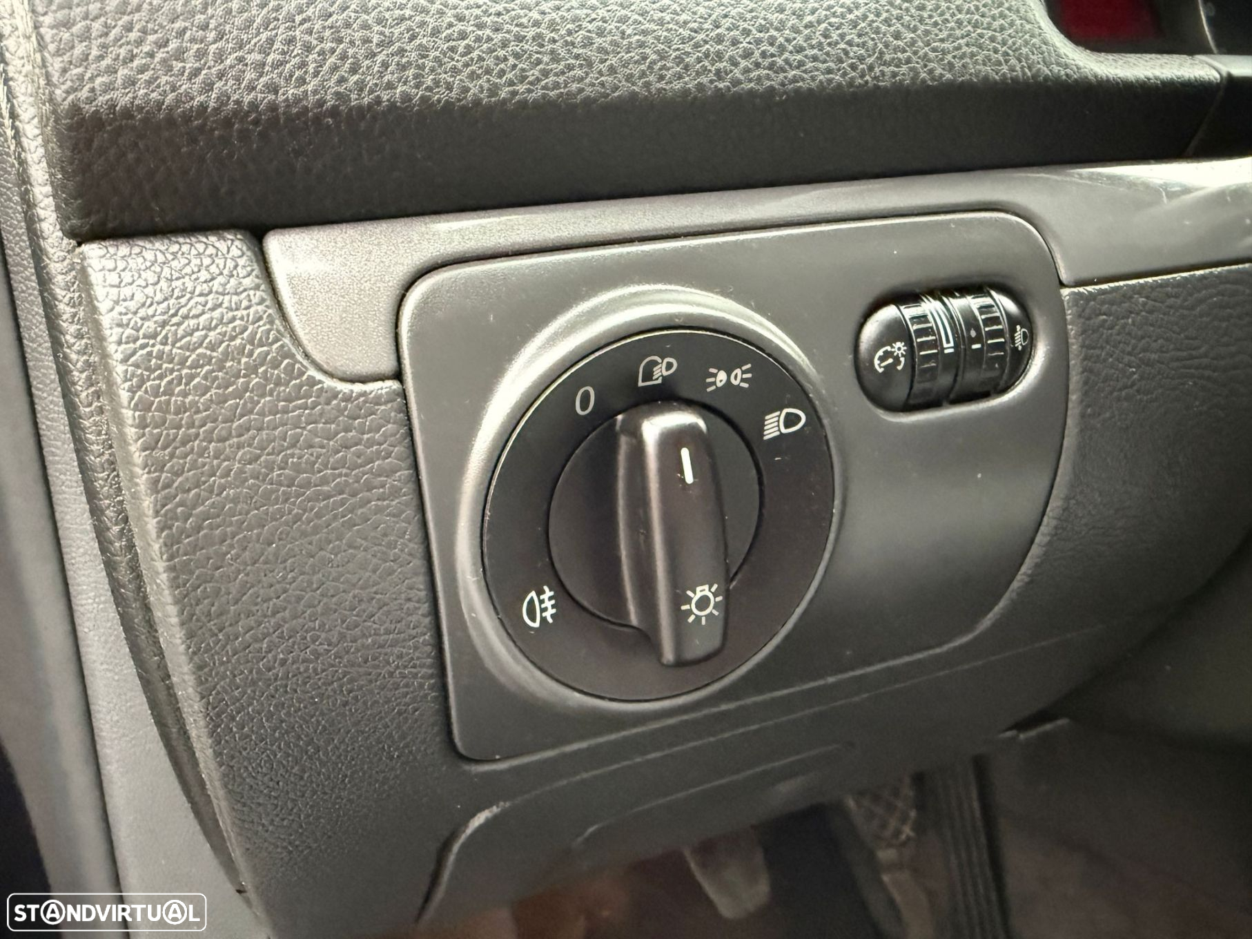 VW Jetta 1.9 TDi Confortline - 11