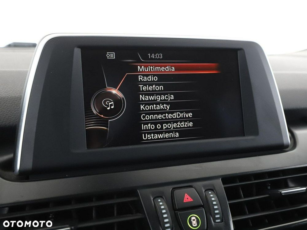 BMW Seria 2 218d - 24