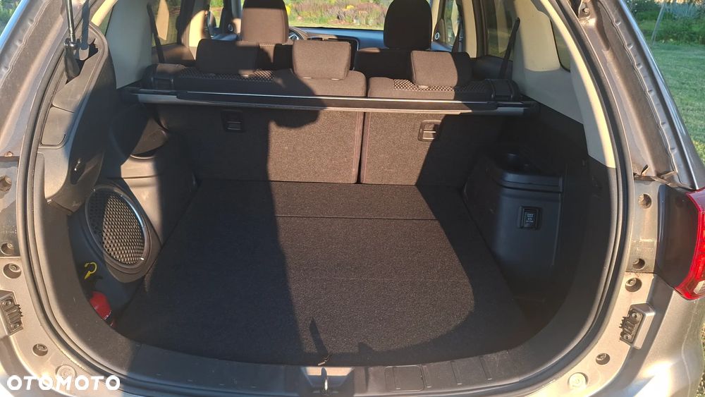 Mitsubishi Outlander 2.0 Intense 4WD CVT - 28