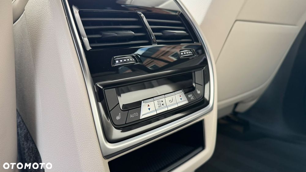 BMW X5 M M50i - 28