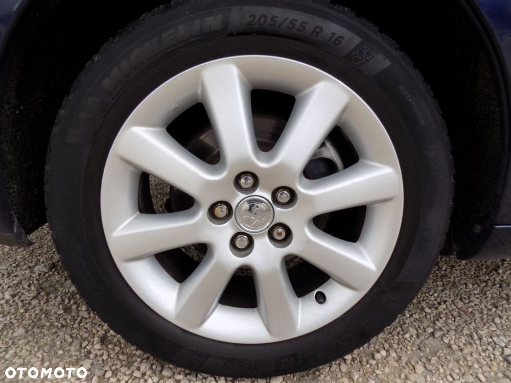 Toyota Avensis - 11