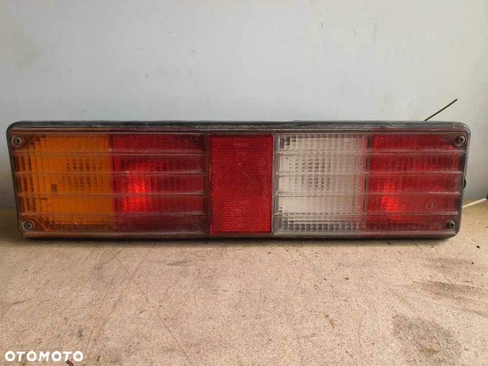 LAMPA TYLNA MERCEDES VOLVO RENAULT DAF - 9