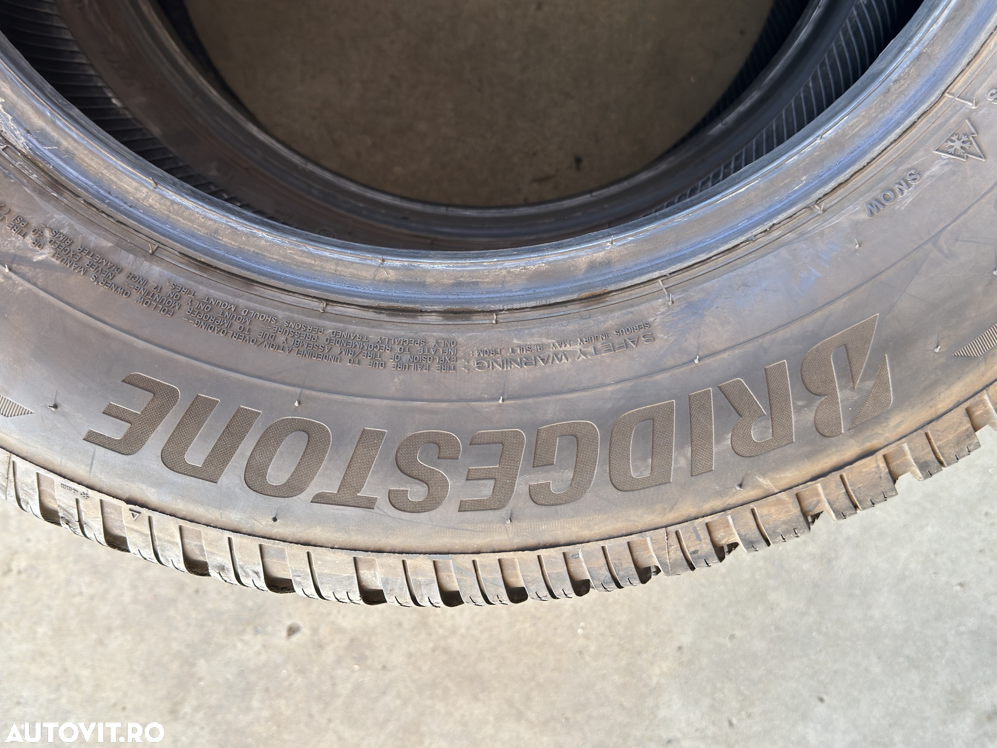 Vând 4 anvelope 215/65/17 bridgestone de iarnă ca noi - 6
