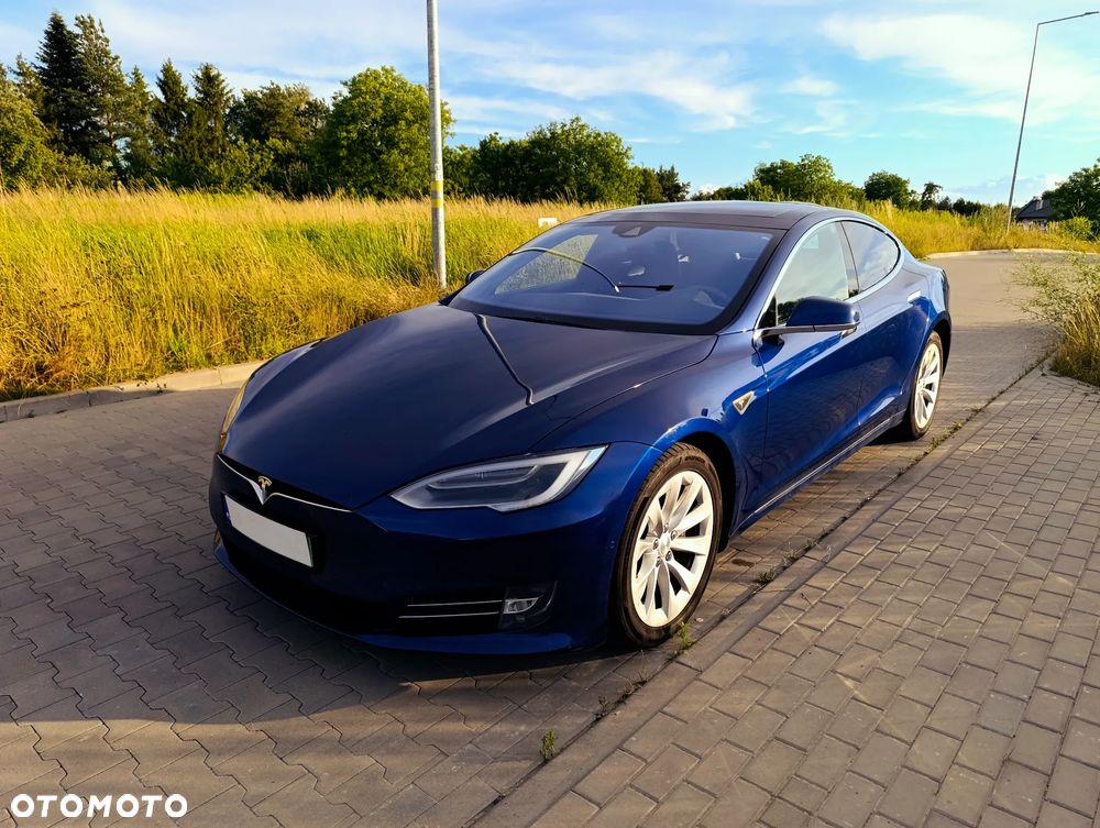 Tesla Model S - 12