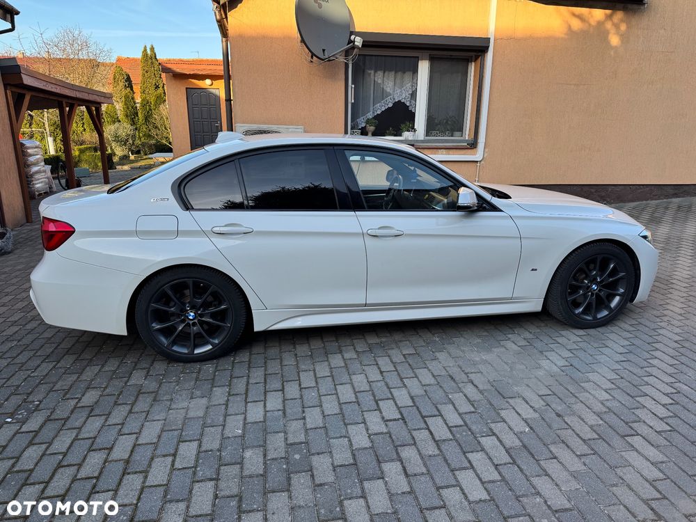BMW Seria 3 330e iPerformance M Sport - 6