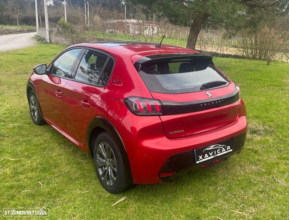 Peugeot e-208 Allure - 46