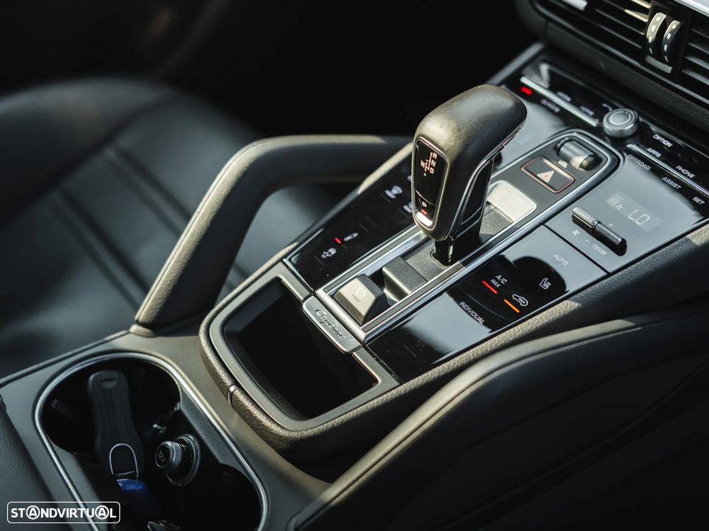 Porsche Cayenne Coupé E-Hybrid - 18