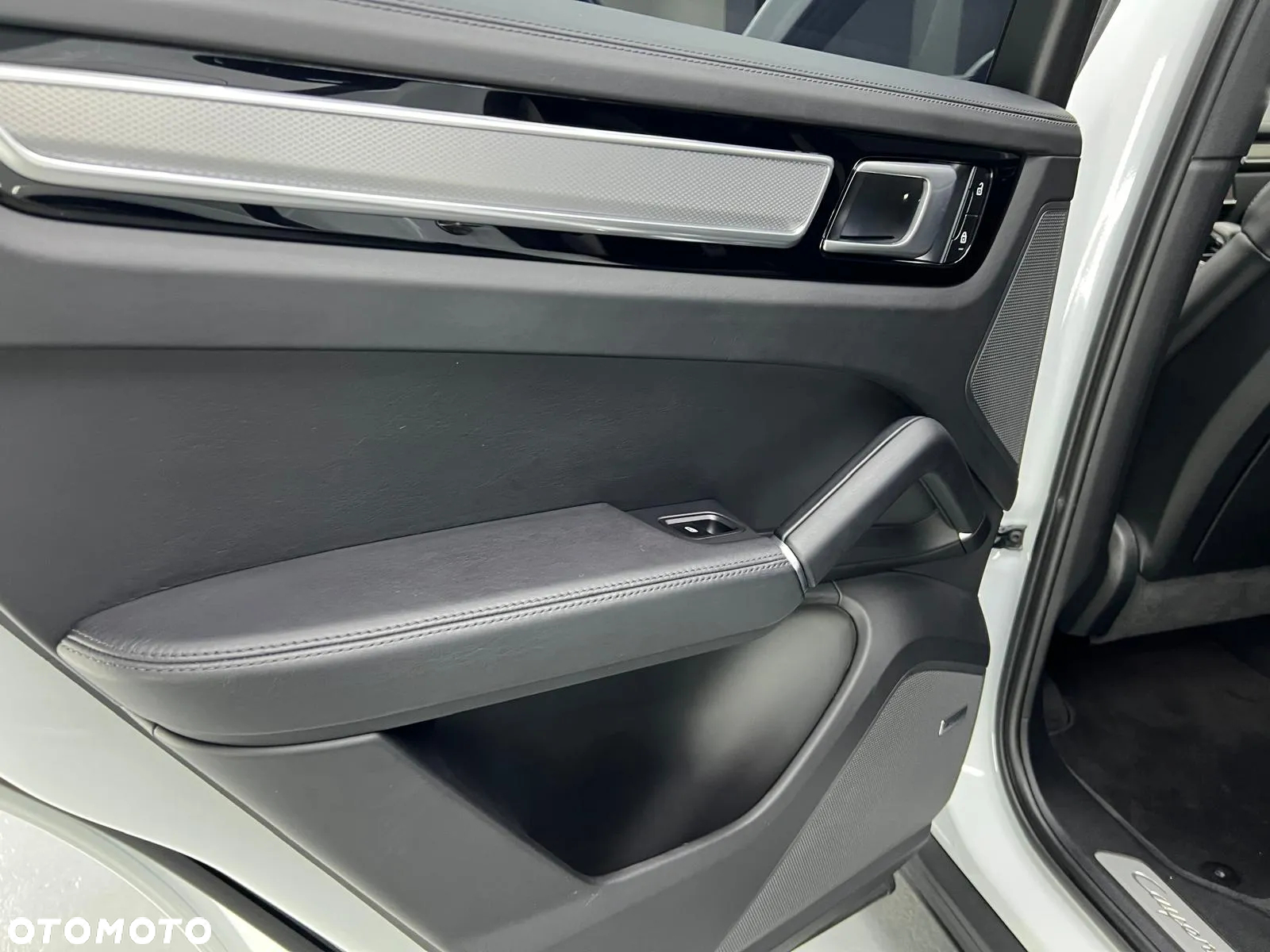 Porsche Cayenne E-Hybrid Platinum Edition - 29