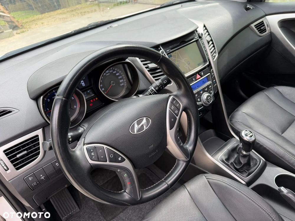 Hyundai i30 1.6 CRDi Fifa World Cup Edition - 6