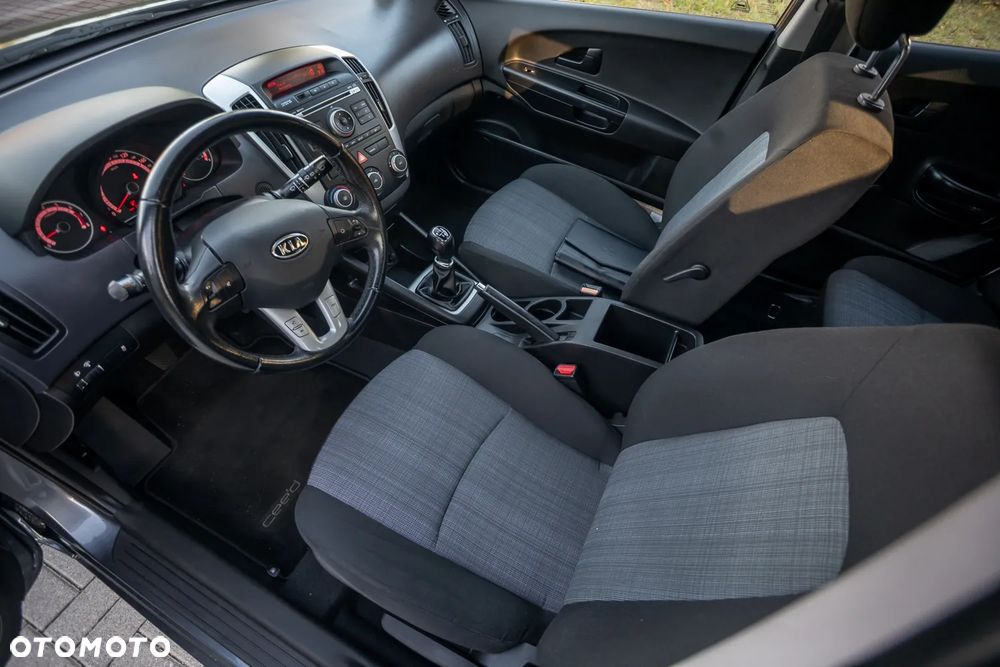 Kia Ceed 2010 photo 5