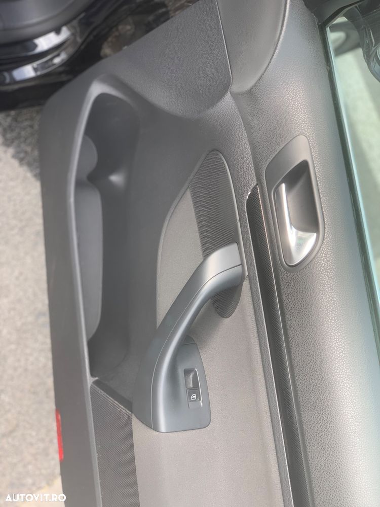 Volkswagen Golf 1.6 TDI DPF BlueMotion - 29