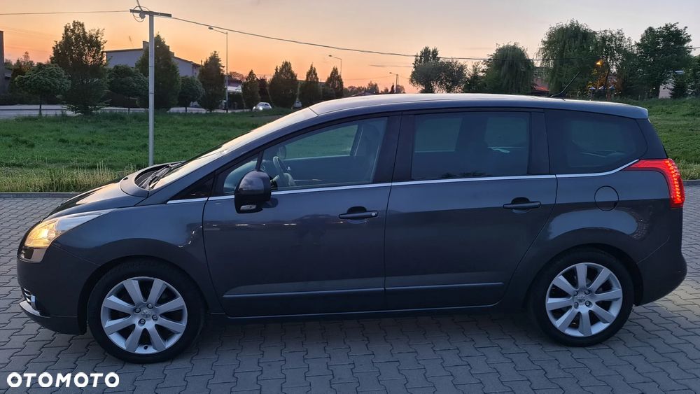 Peugeot 5008 1.6 THP Premium + - 21