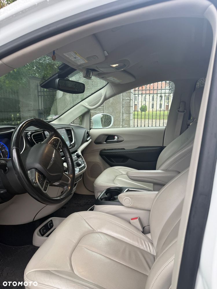 Chrysler Pacifica - 17