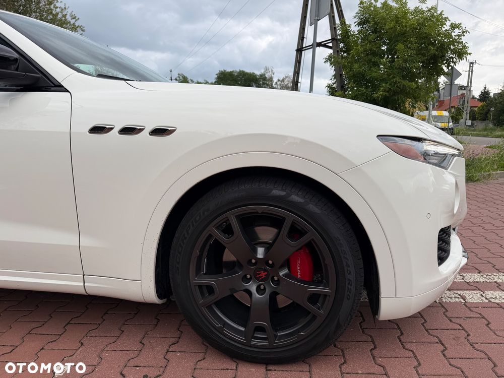 Maserati Levante Q4 - 3