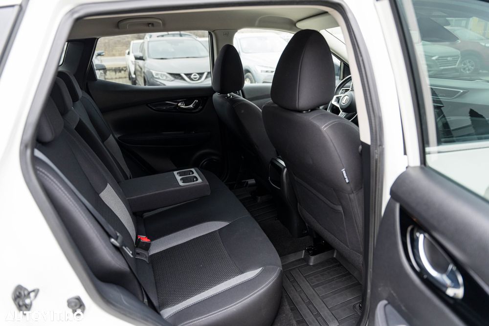 Nissan Qashqai 1.6 DCI Xtronic N-Connecta - 9