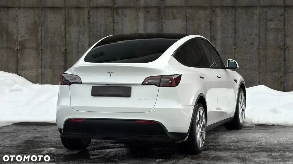Tesla Model Y Long Range Dual Motor AWD - 3