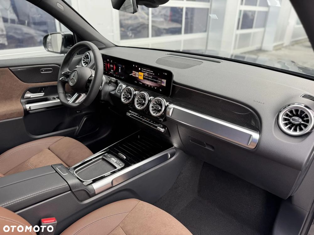 Mercedes-Benz GLB 200 AMG Line 7G-DCT - 17