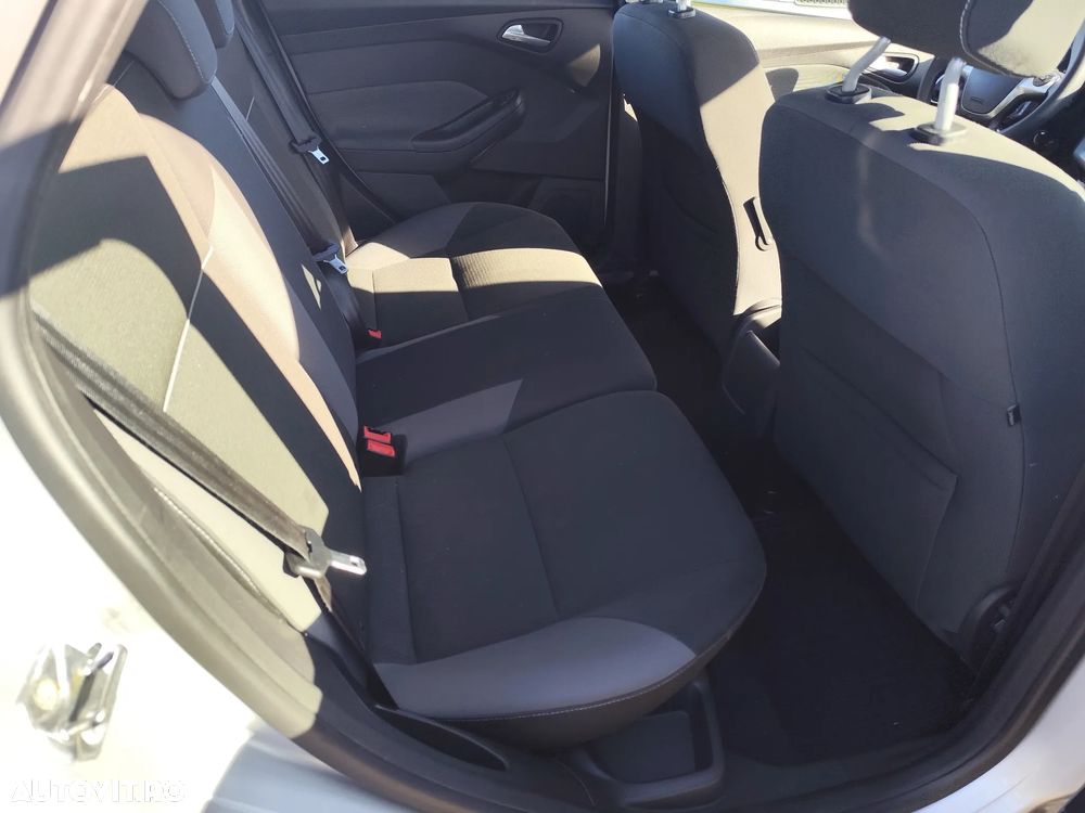 Ford Focus 1.6 TDCi DPF Champions Edition - 6