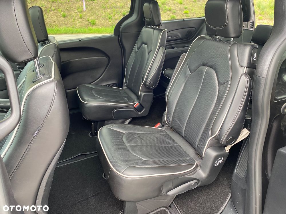 Chrysler Pacifica - 8