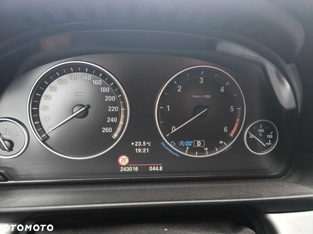 BMW Seria 5 520d - 26