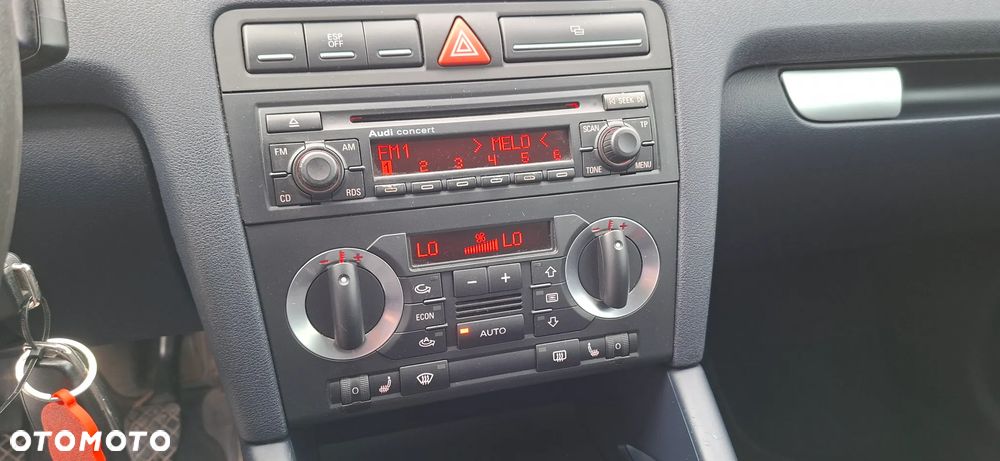 Audi A3 3-drzwiowe 1.6 Ambiente - 32