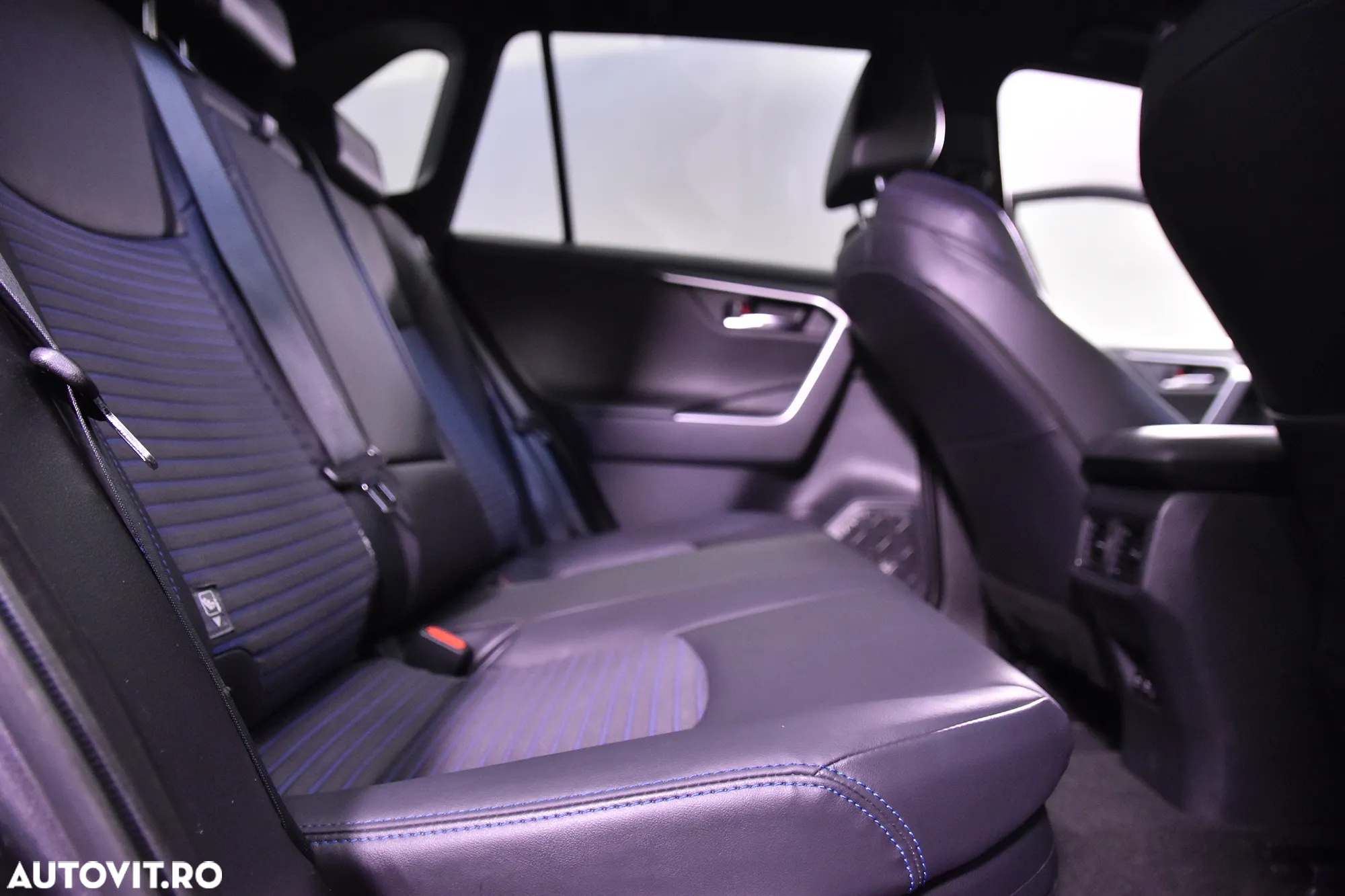Toyota RAV4 - 12