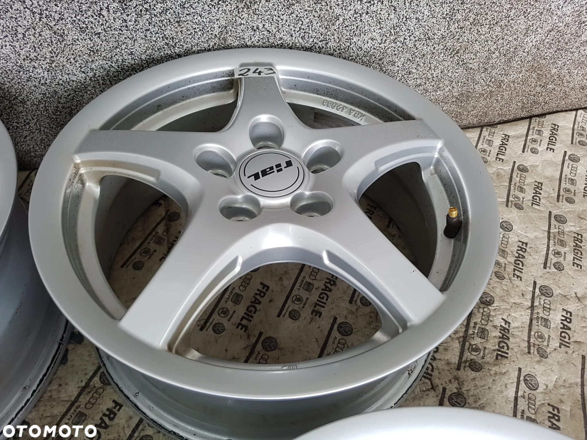 FELGI ALU VW GOLF V VI CADDY II  TOURAN  SKODA 5X112 6JX15 ET47 - 6