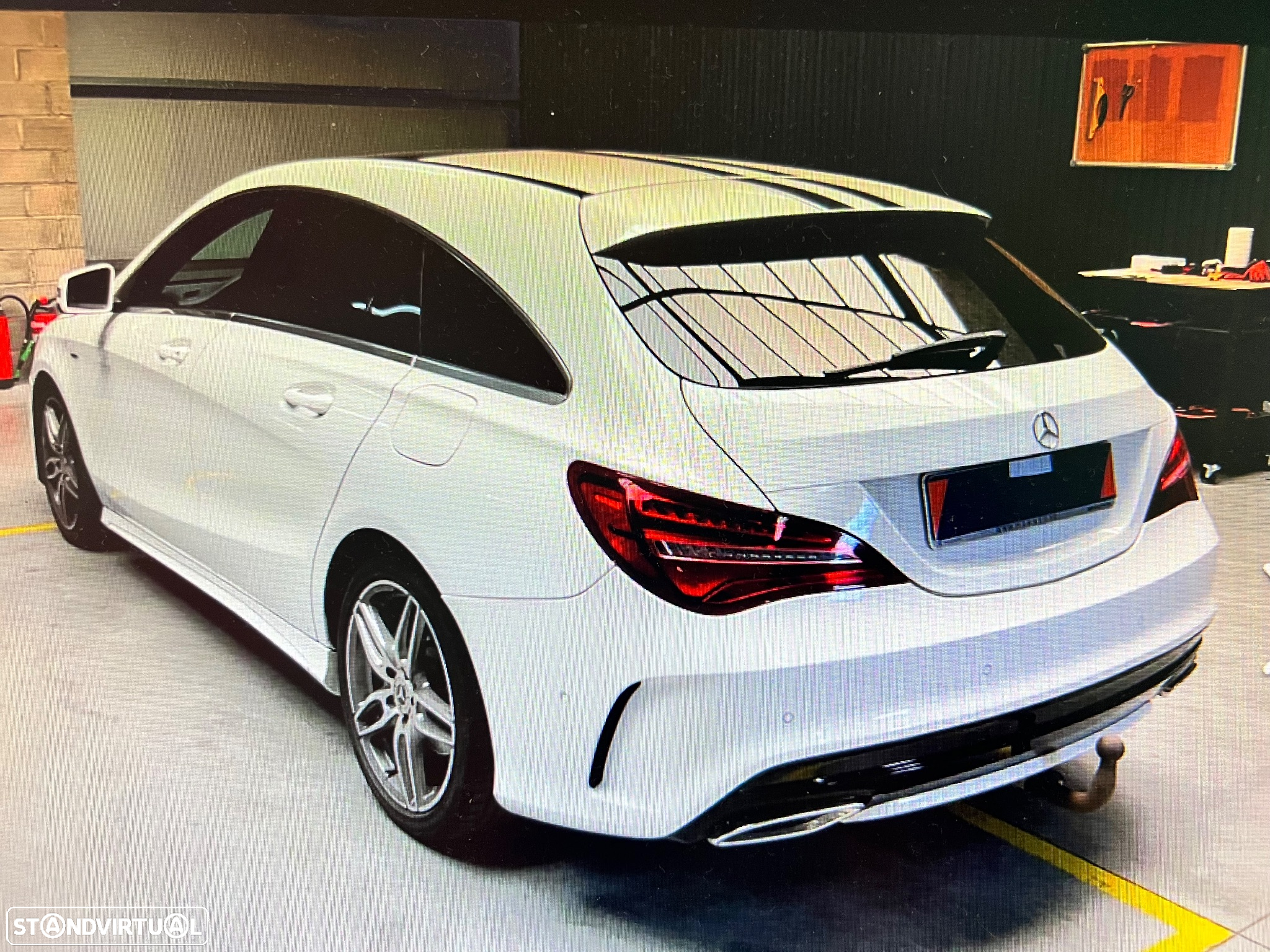 Mercedes-Benz CLA 180 d Shooting Brake AMG Line - 3